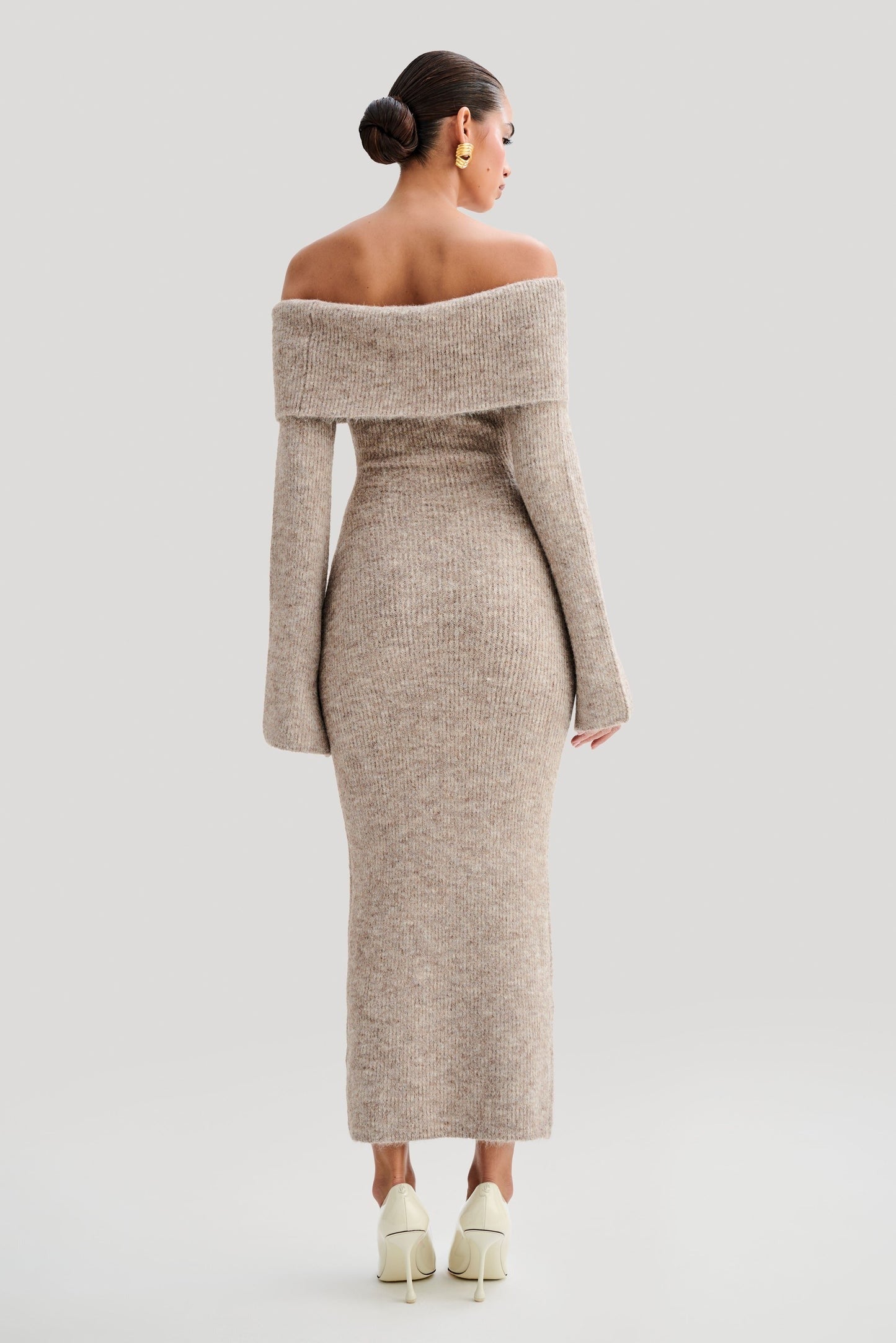BEIGE OFF-SHOULDER BUCKLE FLUFFY KNITTED MIDI DRESS