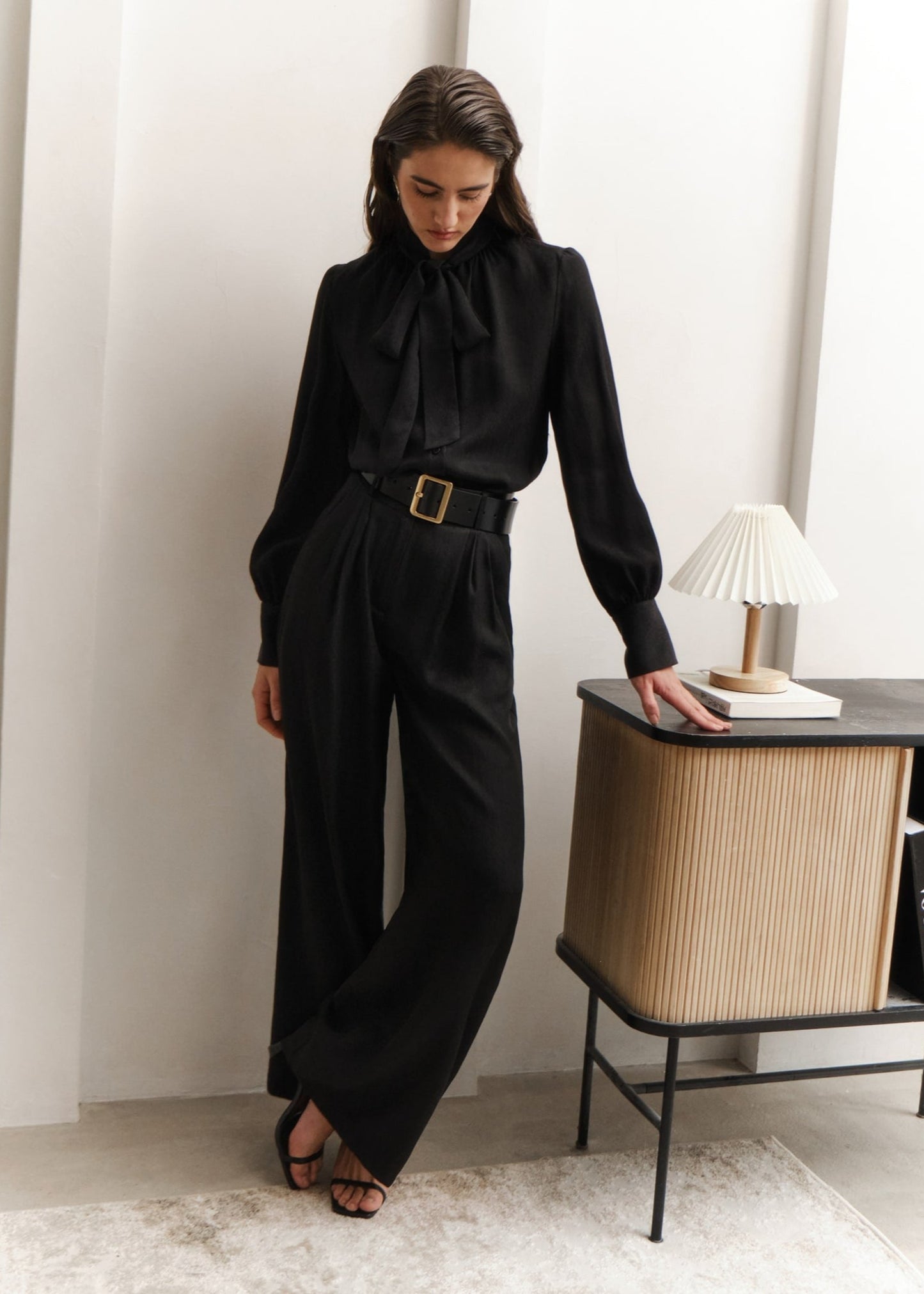 BLACK LOOSE FITTED PLEATED TROUSERS