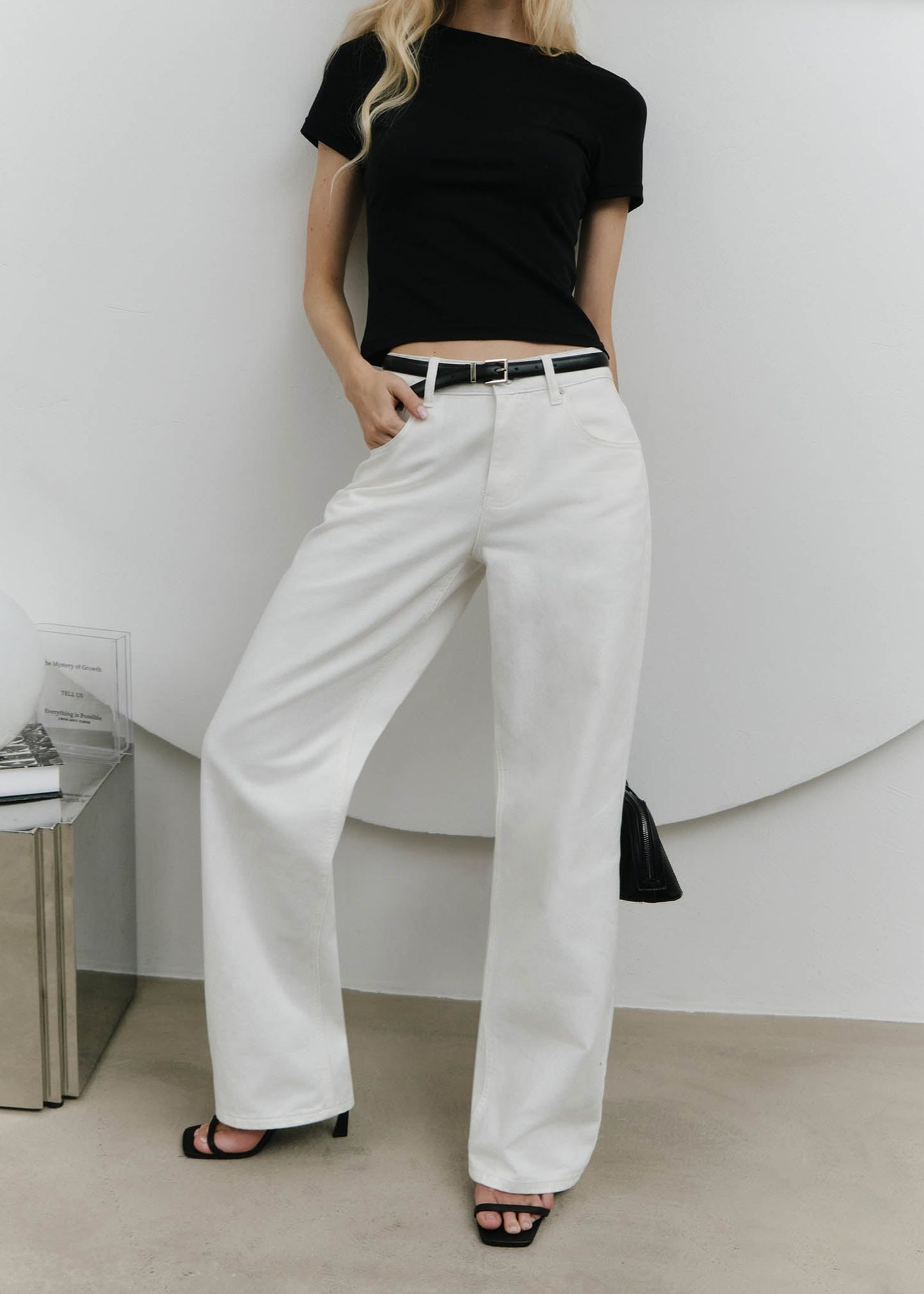 LOW RISE WHITE STRAIGHT JEANS