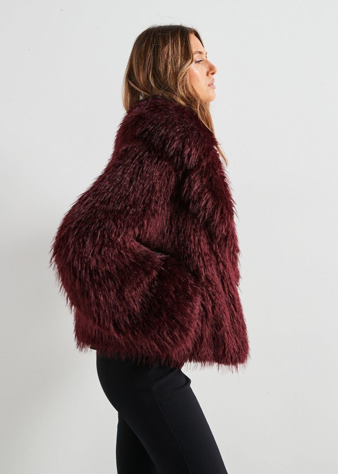BURGUNDY FAUX FUR CROPPED JACKET