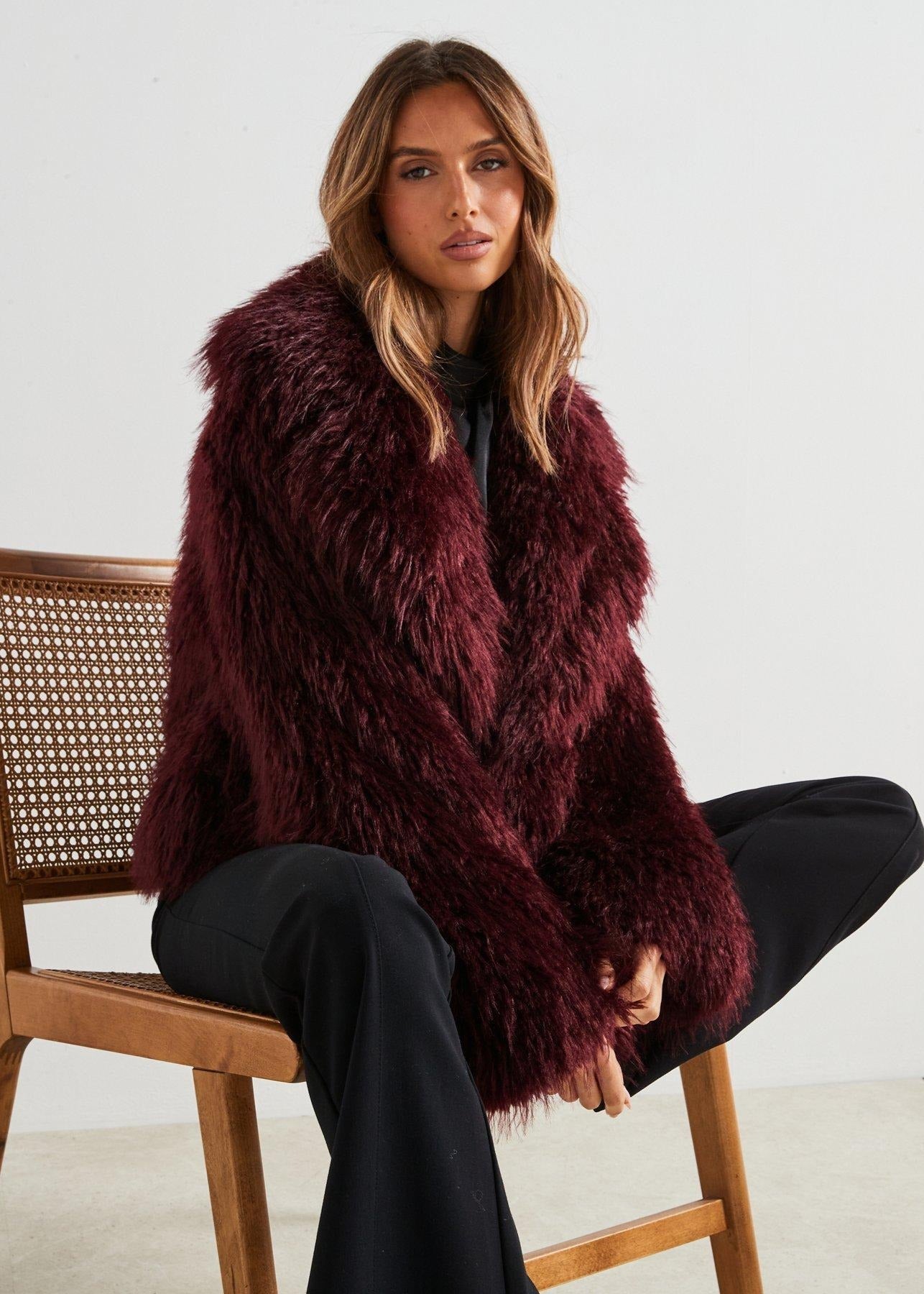 BURGUNDY FAUX FUR CROPPED JACKET