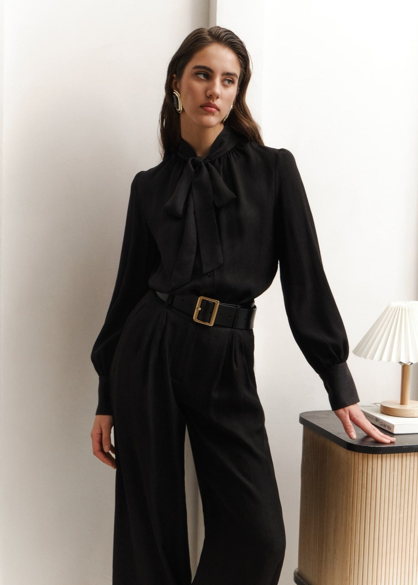 BLACK LOOSE FITTED PLEATED TROUSERS