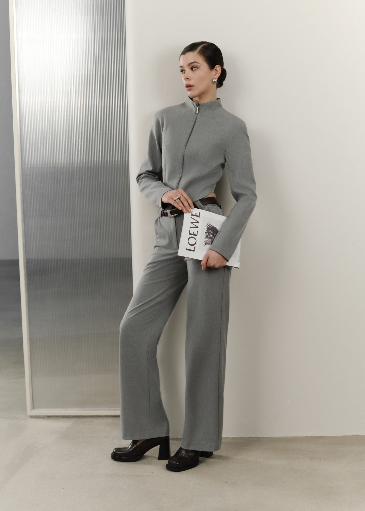 GREY FLARED FITTED TROUSERS