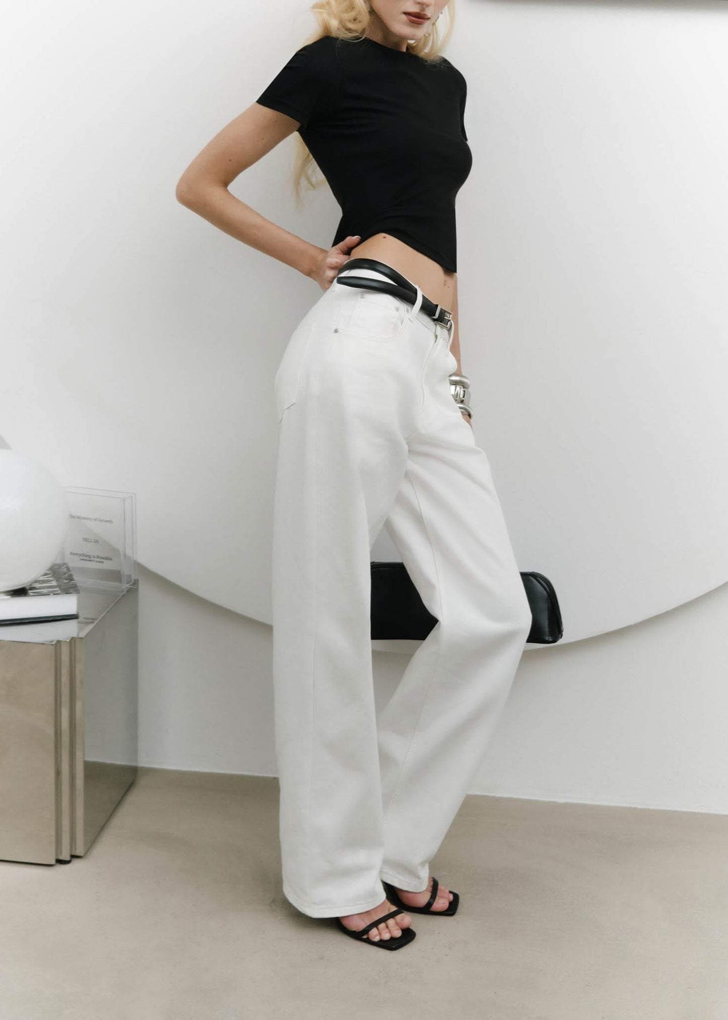 LOW RISE WHITE STRAIGHT JEANS