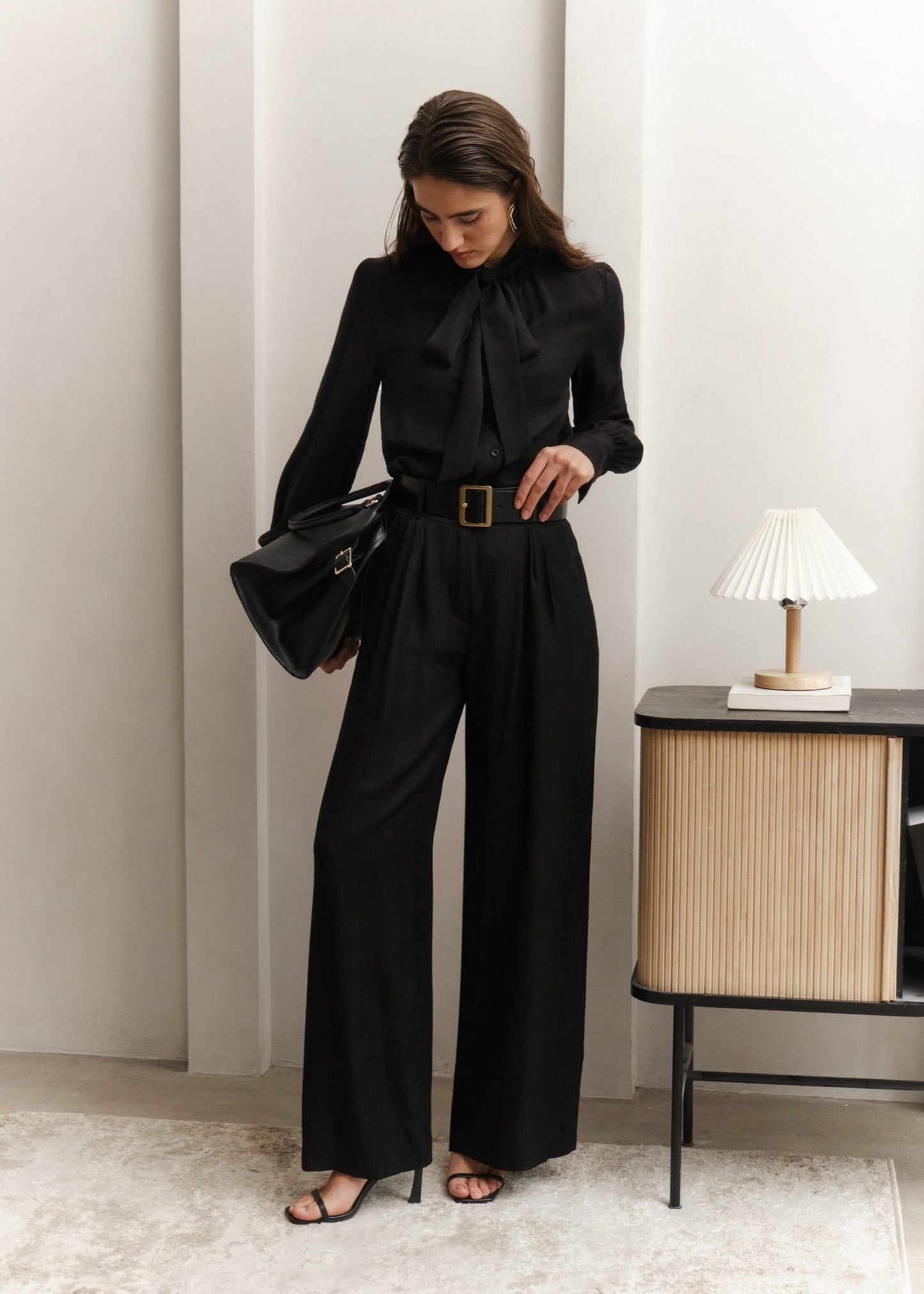 BLACK LOOSE FITTED PLEATED TROUSERS
