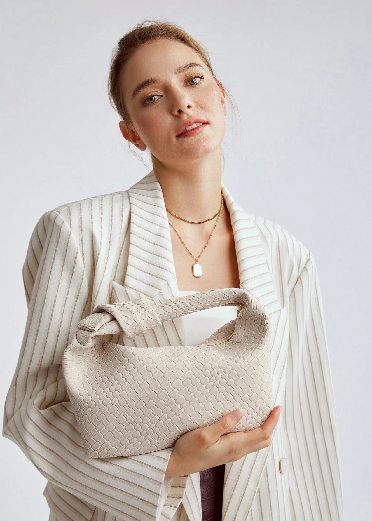 WOVEN CREAM KNOT HANDBAG