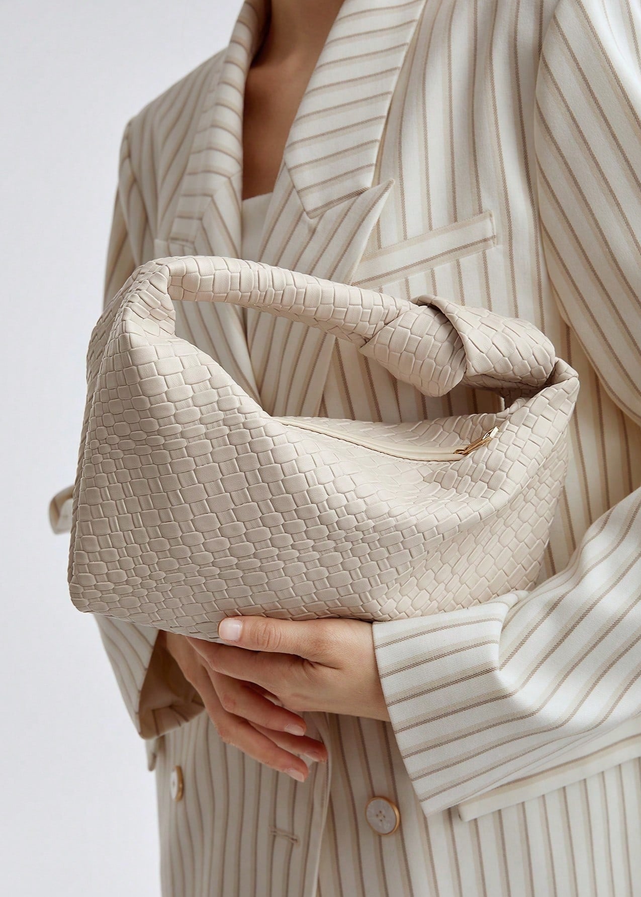 WOVEN CREAM KNOT HANDBAG